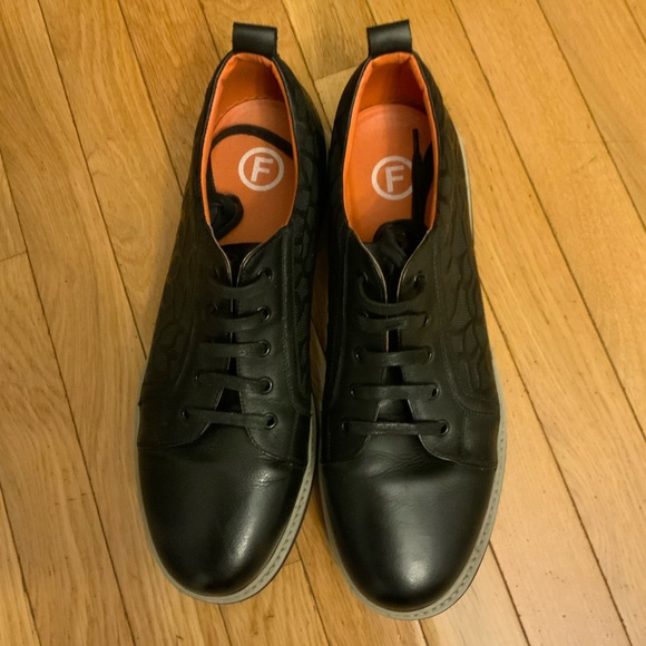 French Connection Black on Black Camo shoe - Picture 2 of 5